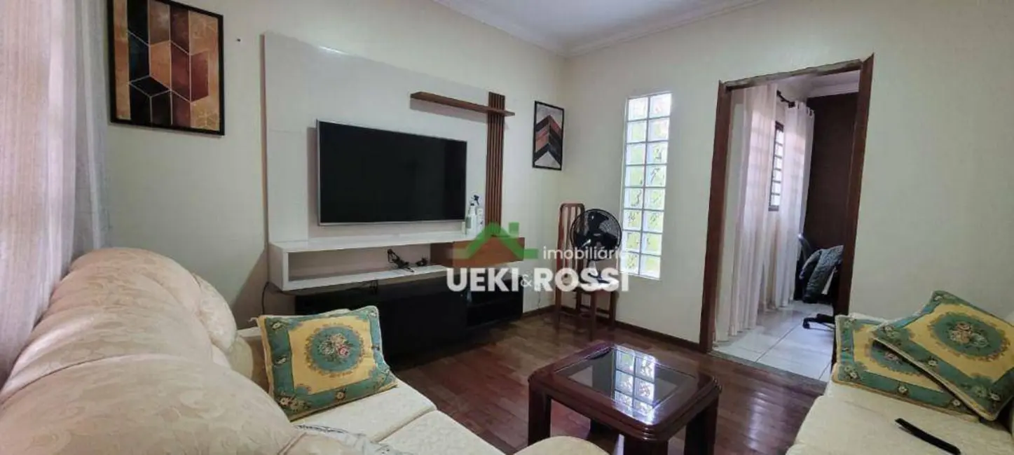 Casa com 4 quartos à venda, 396m2 em San Fernando, Londrina - PR - imagem 5 Foto 5 de Casa com 4 quartos à venda, 396m2 em San Fernando, Londrina - PR