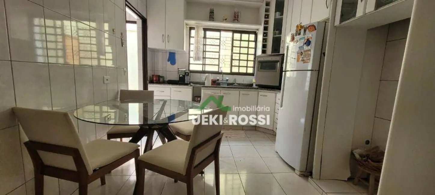 Casa com 4 quartos à venda, 396m2 em San Fernando, Londrina - PR - imagem 4 Foto 4 de Casa com 4 quartos à venda, 396m2 em San Fernando, Londrina - PR