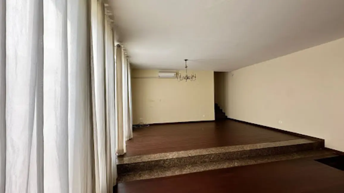 Foto 3 de Casa com 4 quartos à venda, 808m2 em Dom Pedro, Londrina - PR