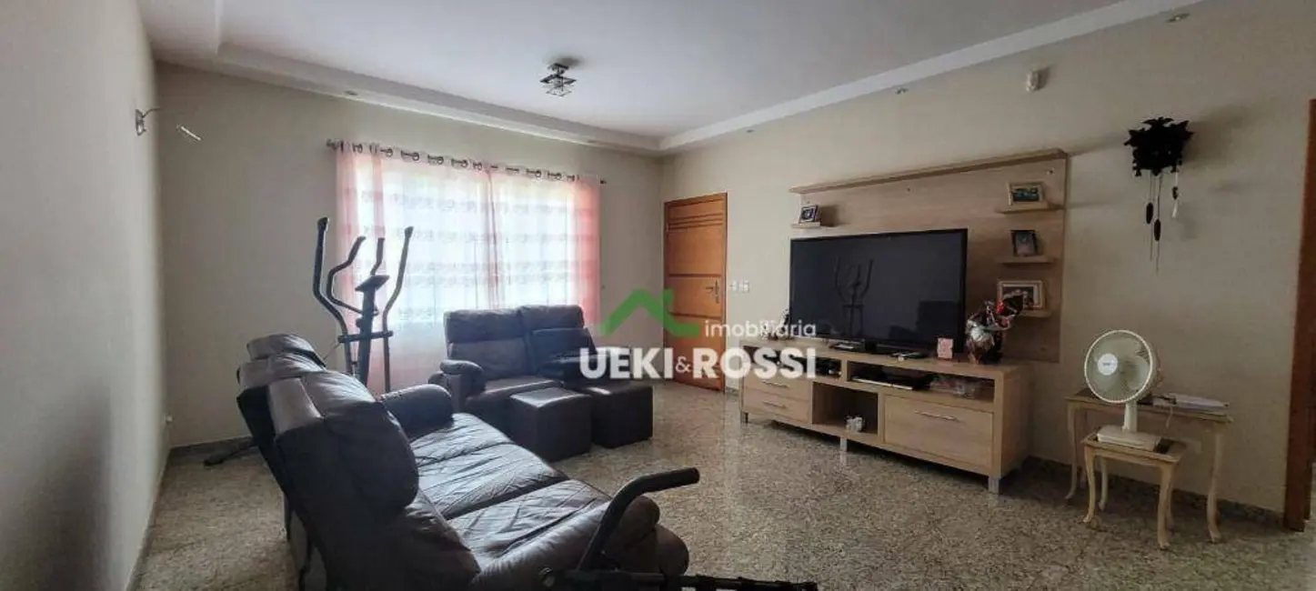 Casa com 3 quartos à venda, 500m2 em Aeroporto, Londrina - PR - imagem 6 Foto 6 de Casa com 3 quartos à venda, 500m2 em Aeroporto, Londrina - PR