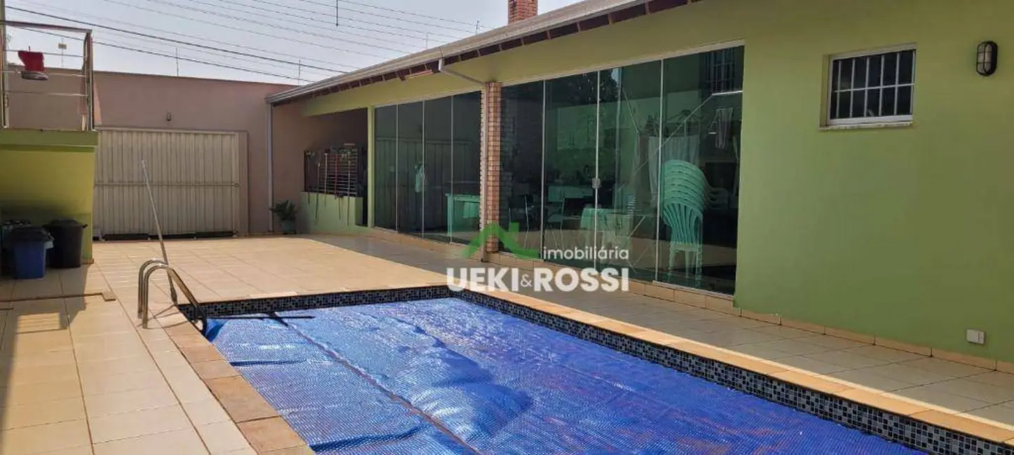 Foto 1 de Casa com 3 quartos à venda, 500m2 em Aeroporto, Londrina - PR