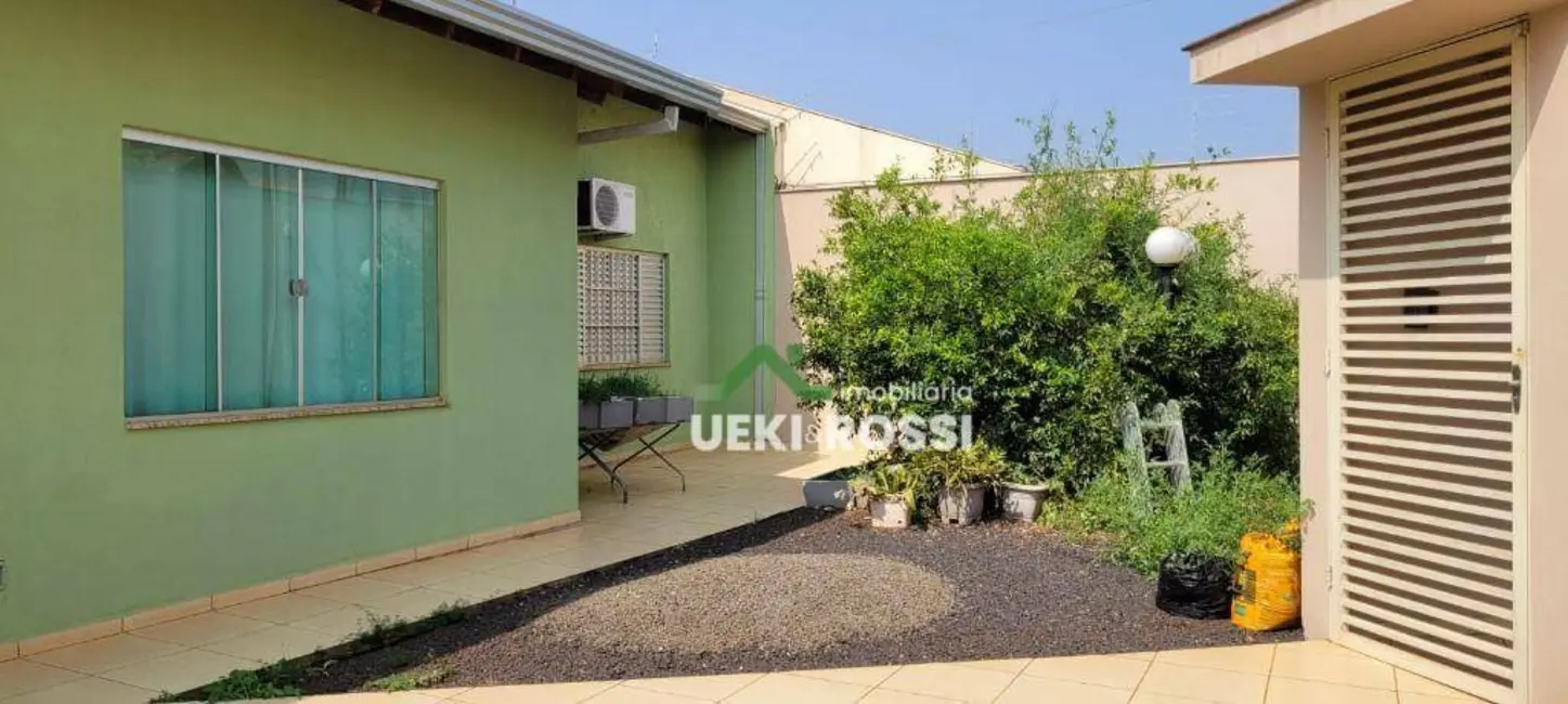 Casa com 3 quartos à venda, 500m2 em Aeroporto, Londrina - PR - imagem 5 Foto 5 de Casa com 3 quartos à venda, 500m2 em Aeroporto, Londrina - PR