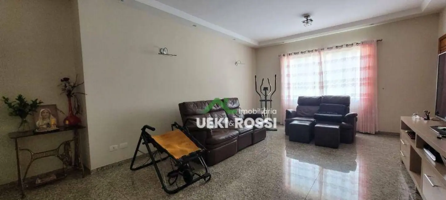 Casa com 3 quartos à venda, 500m2 em Aeroporto, Londrina - PR - imagem 7 Foto 7 de Casa com 3 quartos à venda, 500m2 em Aeroporto, Londrina - PR