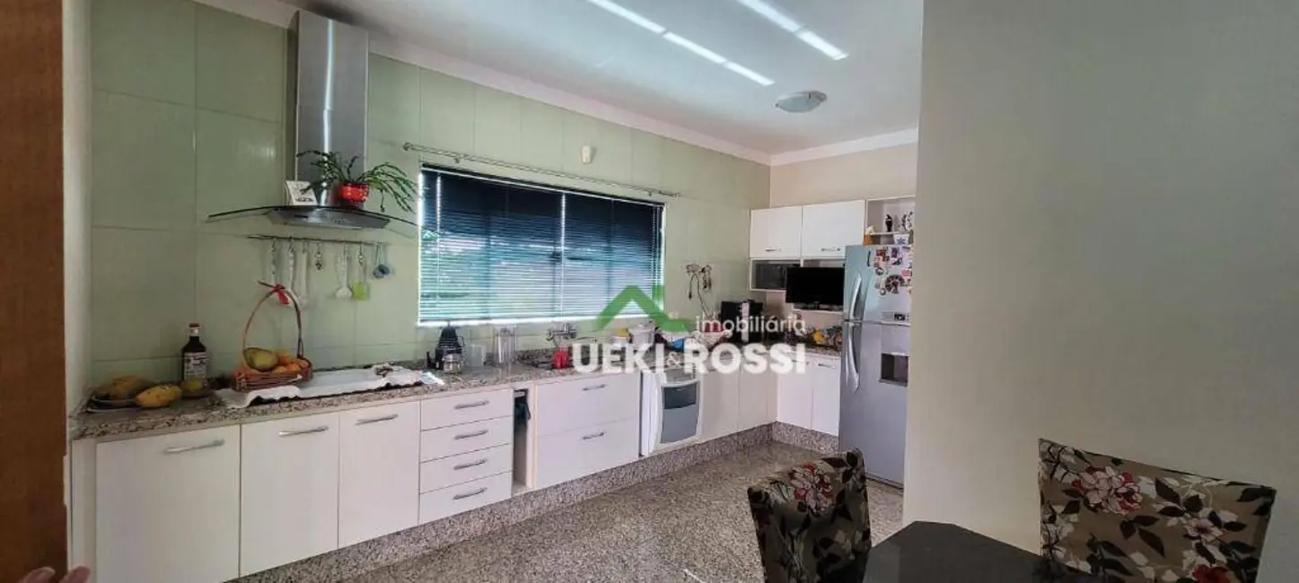 Casa com 3 quartos à venda, 500m2 em Aeroporto, Londrina - PR - imagem 9 Foto 9 de Casa com 3 quartos à venda, 500m2 em Aeroporto, Londrina - PR