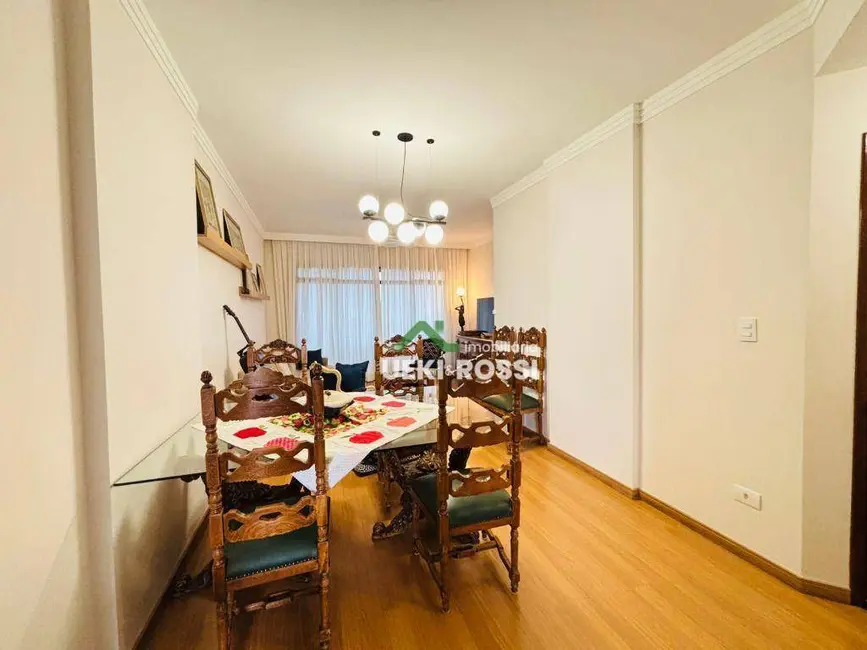 Apartamento com 3 quartos à venda, 220m2 em Centro, Londrina - PR - imagem 6 Foto 6 de Apartamento com 3 quartos à venda, 220m2 em Centro, Londrina - PR