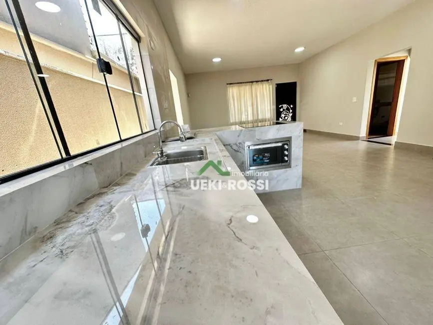 Casa com 3 quartos à venda, 344m2 em Caravelle, Londrina - PR - imagem 8 Foto 8 de Casa com 3 quartos à venda, 344m2 em Caravelle, Londrina - PR