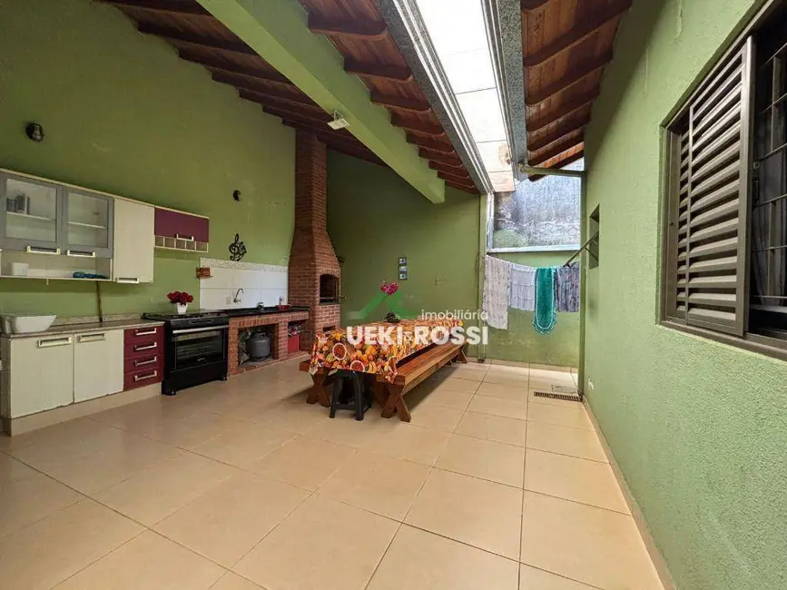 Casa com 3 quartos à venda, 250m2 em Jardim Santa Alice, Londrina - PR - imagem 7 Foto 7 de Casa com 3 quartos à venda, 250m2 em Jardim Santa Alice, Londrina - PR