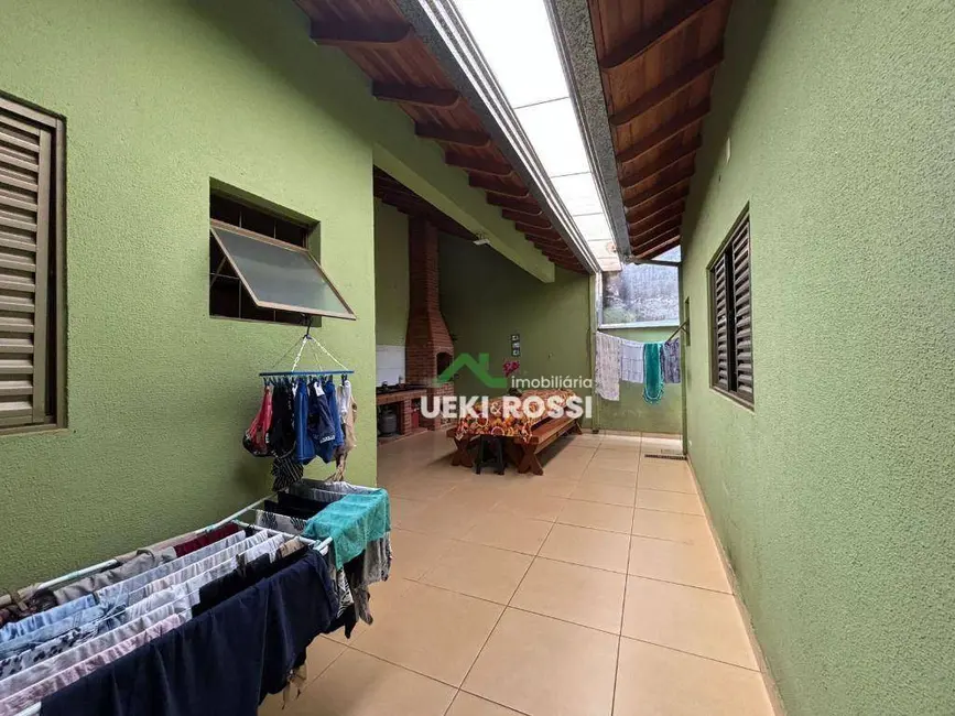 Casa com 3 quartos à venda, 250m2 em Jardim Santa Alice, Londrina - PR - imagem 6 Foto 6 de Casa com 3 quartos à venda, 250m2 em Jardim Santa Alice, Londrina - PR