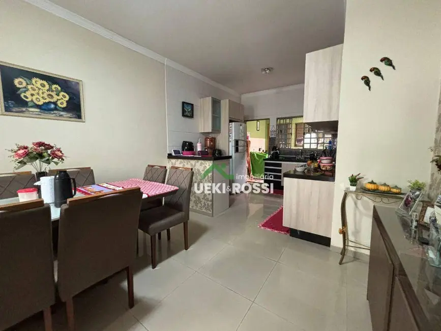 Casa com 3 quartos à venda, 250m2 em Jardim Santa Alice, Londrina - PR - imagem 4 Foto 4 de Casa com 3 quartos à venda, 250m2 em Jardim Santa Alice, Londrina - PR