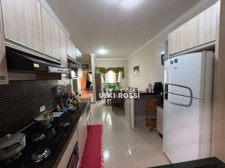 Casa com 3 quartos à venda, 250m2 em Jardim Santa Alice, Londrina - PR - imagem 5 Foto 5 de Casa com 3 quartos à venda, 250m2 em Jardim Santa Alice, Londrina - PR