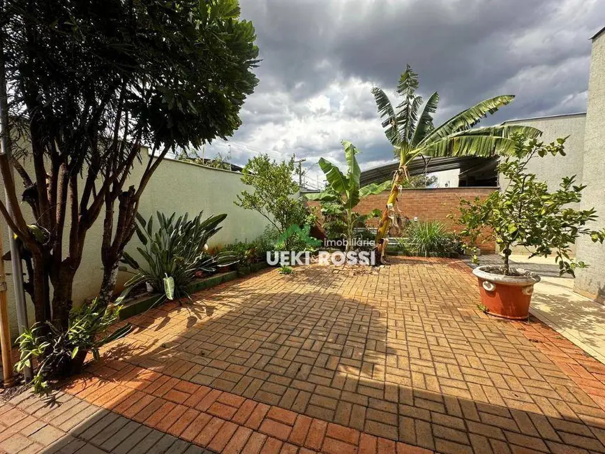 Casa com 4 quartos à venda, 599m2 em Jardim Itatiaia 2, Londrina - PR - imagem 6 Foto 6 de Casa com 4 quartos à venda, 599m2 em Jardim Itatiaia 2, Londrina - PR