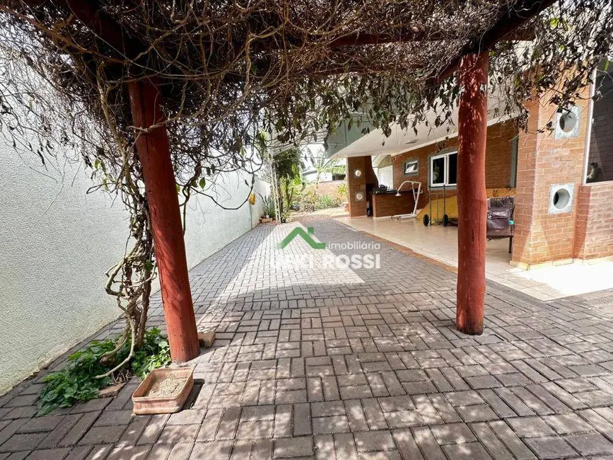 Casa com 4 quartos à venda, 599m2 em Jardim Itatiaia 2, Londrina - PR - imagem 3 Foto 3 de Casa com 4 quartos à venda, 599m2 em Jardim Itatiaia 2, Londrina - PR