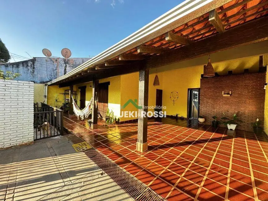 Casa com 4 quartos à venda, 390m2 em Champagnat, Londrina - PR - imagem 4 Foto 4 de Casa com 4 quartos à venda, 390m2 em Champagnat, Londrina - PR