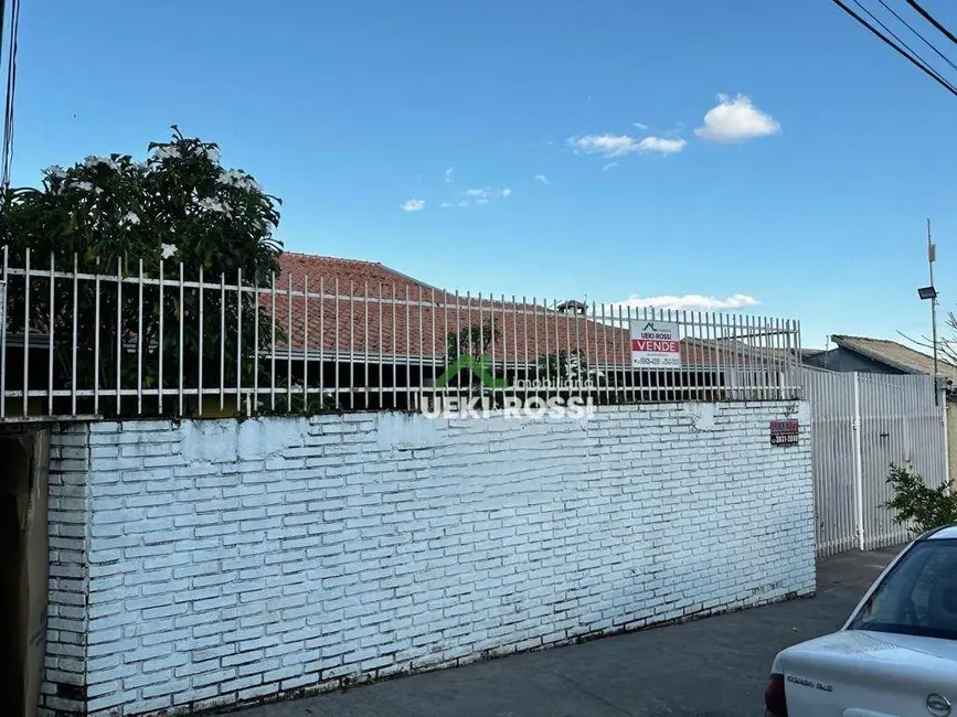 Casa com 4 quartos à venda, 390m2 em Champagnat, Londrina - PR - imagem 3 Foto 3 de Casa com 4 quartos à venda, 390m2 em Champagnat, Londrina - PR