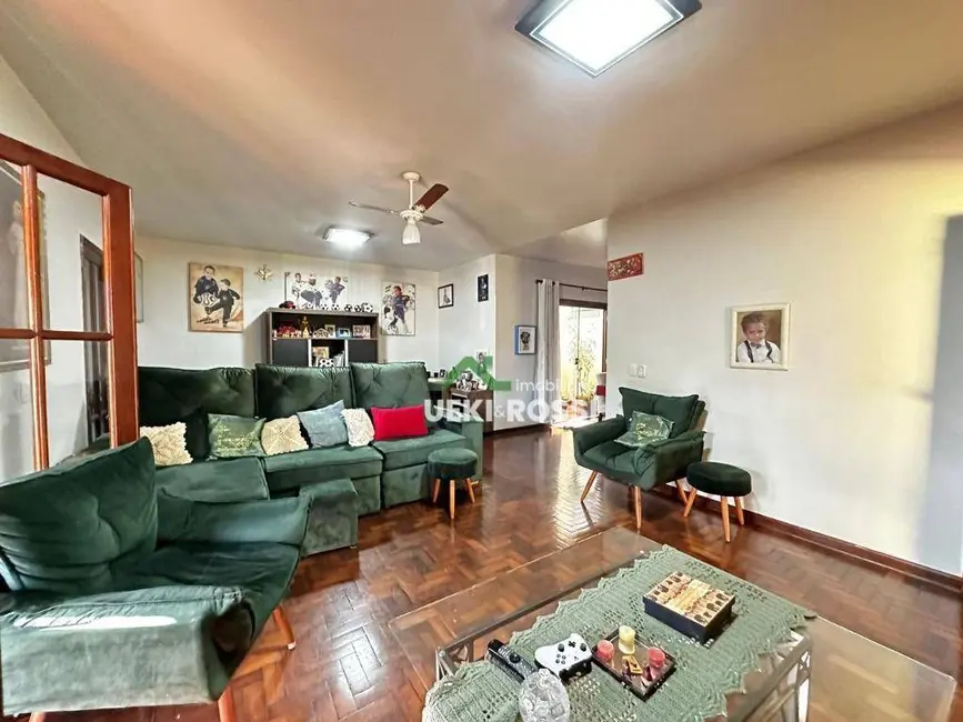 Casa com 4 quartos à venda, 390m2 em Champagnat, Londrina - PR - imagem 8 Foto 8 de Casa com 4 quartos à venda, 390m2 em Champagnat, Londrina - PR