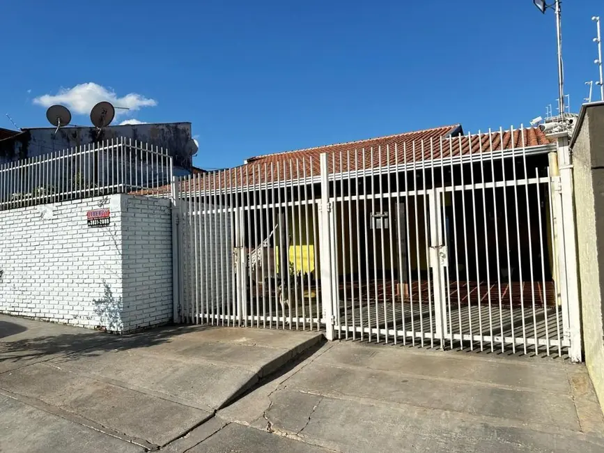 Casa com 4 quartos à venda, 390m2 em Champagnat, Londrina - PR - imagem 2 Foto 2 de Casa com 4 quartos à venda, 390m2 em Champagnat, Londrina - PR