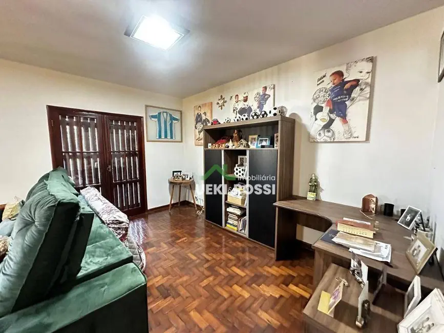 Casa com 4 quartos à venda, 390m2 em Champagnat, Londrina - PR - imagem 9 Foto 9 de Casa com 4 quartos à venda, 390m2 em Champagnat, Londrina - PR