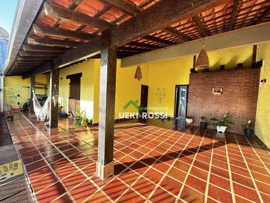 Casa com 4 quartos à venda, 390m2 em Champagnat, Londrina - PR - imagem 6 Foto 6 de Casa com 4 quartos à venda, 390m2 em Champagnat, Londrina - PR