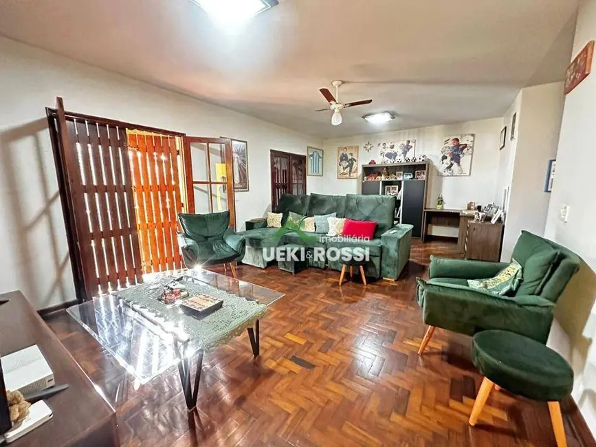 Casa com 4 quartos à venda, 390m2 em Champagnat, Londrina - PR - imagem 7 Foto 7 de Casa com 4 quartos à venda, 390m2 em Champagnat, Londrina - PR