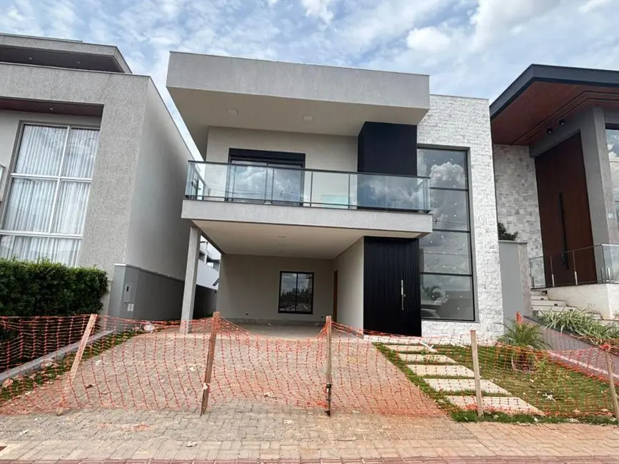 Foto 2 de Casa de Condomínio com 4 quartos à venda, 263m2 em Conjunto Habitacional Alexandre Urbanas, Londrina - PR