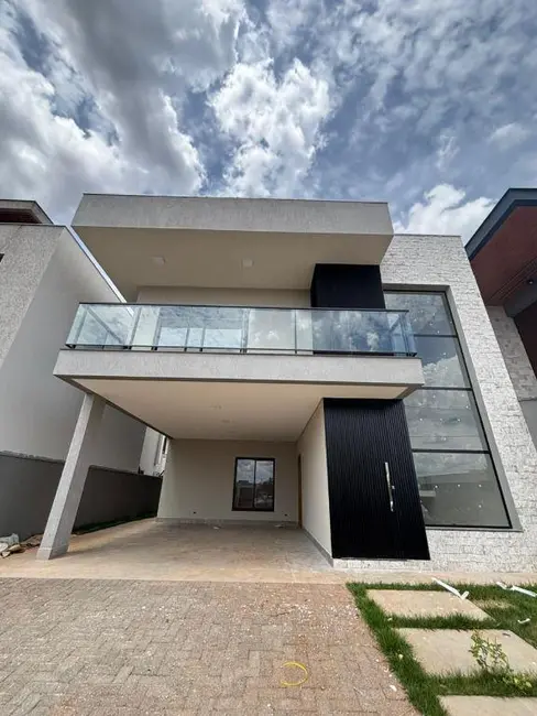 Casa de Condomínio com 4 quartos à venda, 263m2 em Conjunto Habitacional Alexandre Urbanas, Londrina - PR - imagem 4 Foto 4 de Casa de Condomínio com 4 quartos à venda, 263m2 em Conjunto Habitacional Alexandre Urbanas, Londrina - PR