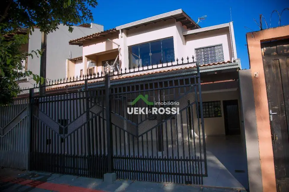 Foto 1 de Casa com 4 quartos à venda, 125m2 em Conjunto Café, Londrina - PR