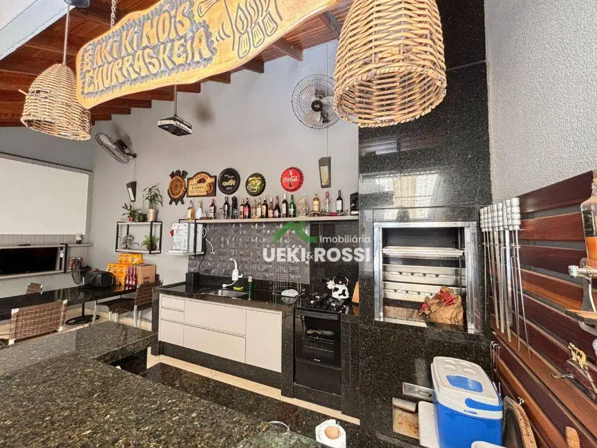 Foto 1 de Casa com 3 quartos à venda, 250m2 em Jardim Continental, Londrina - PR