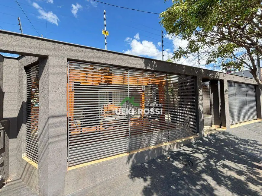 Foto 2 de Casa com 3 quartos à venda, 250m2 em Jardim Continental, Londrina - PR
