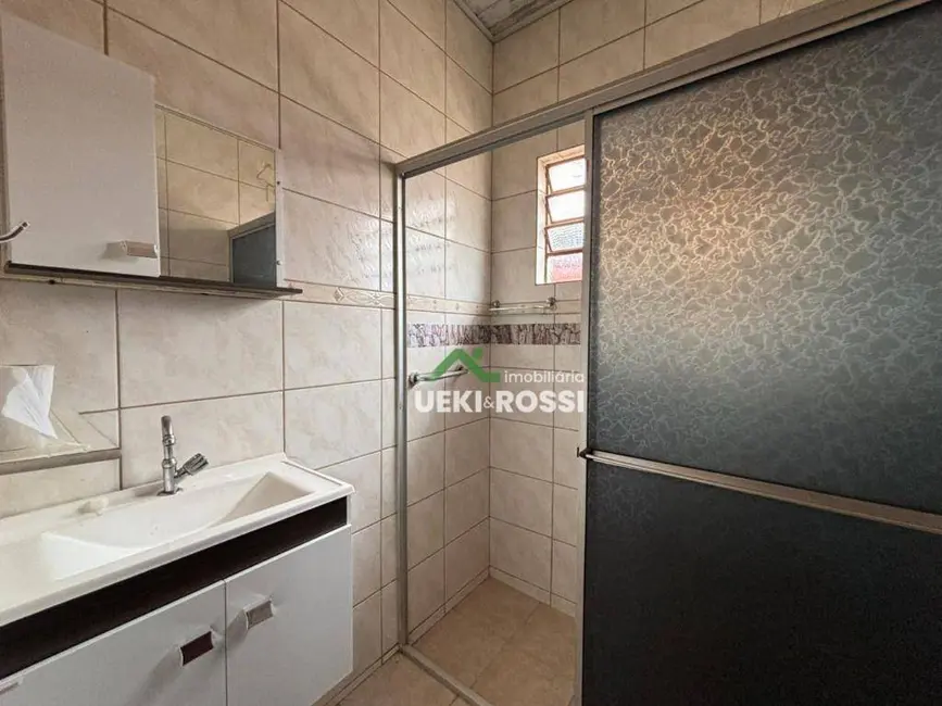 Casa com 2 quartos à venda, 250m2 em Jardim Palermo, Londrina - PR - imagem 5 Foto 5 de Casa com 2 quartos à venda, 250m2 em Jardim Palermo, Londrina - PR