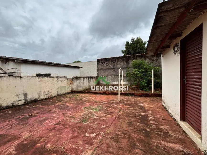 Casa com 2 quartos à venda, 250m2 em Jardim Palermo, Londrina - PR - imagem 8 Foto 8 de Casa com 2 quartos à venda, 250m2 em Jardim Palermo, Londrina - PR