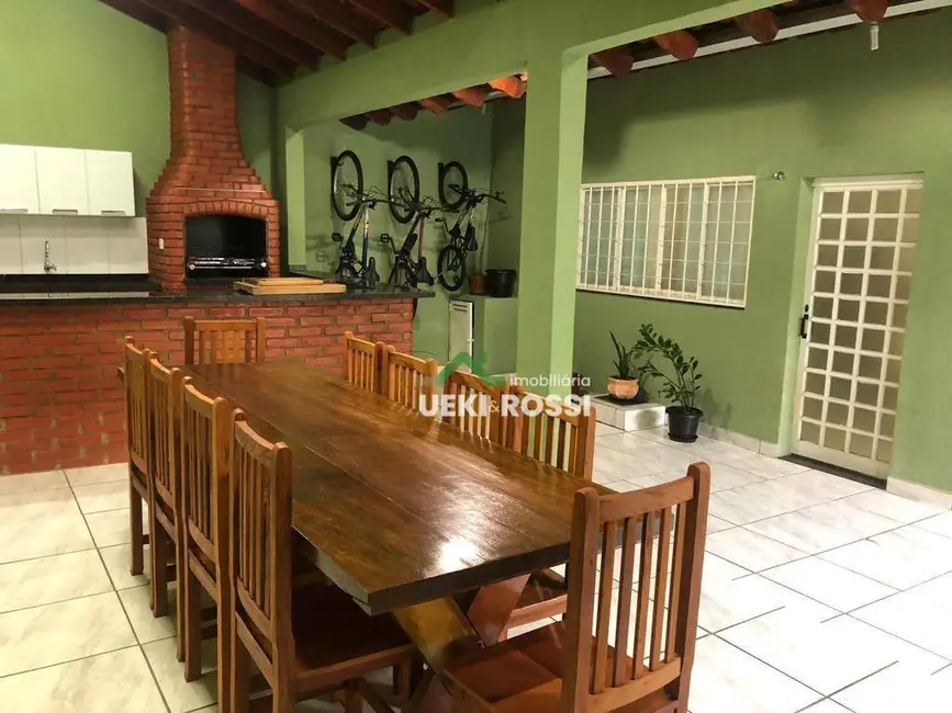 Foto 1 de Casa com 3 quartos à venda, 300m2 em Lagoa Dourada, Londrina - PR