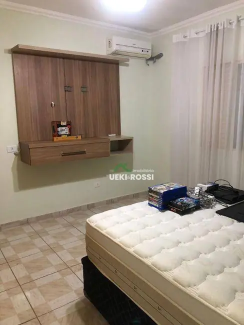 Foto 2 de Casa com 3 quartos à venda, 300m2 em Lagoa Dourada, Londrina - PR