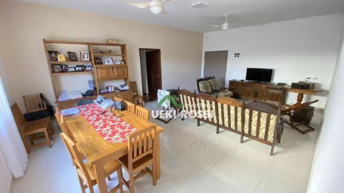 Foto 1 de Casa com 3 quartos à venda, 360m2 em Londrina - PR