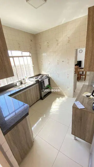 Casa com 3 quartos à venda, 360m2 em Londrina - PR - imagem 6 Foto 6 de Casa com 3 quartos à venda, 360m2 em Londrina - PR