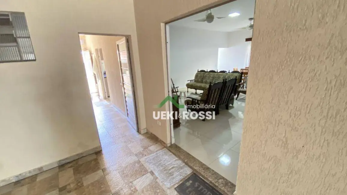 Foto 2 de Casa com 3 quartos à venda, 360m2 em Londrina - PR