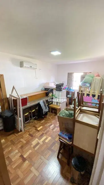 Casa com 3 quartos à venda, 360m2 em Londrina - PR - imagem 4 Foto 4 de Casa com 3 quartos à venda, 360m2 em Londrina - PR