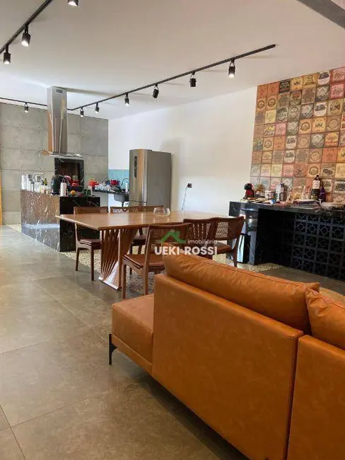 Casa de Condomínio com 2 quartos à venda, 250m2 em Marumbi, Londrina - PR - imagem 3 Foto 3 de Casa de Condomínio com 2 quartos à venda, 250m2 em Marumbi, Londrina - PR