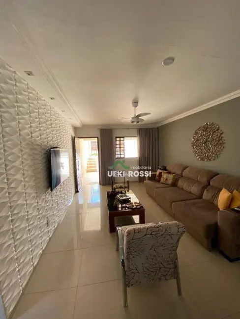 Foto 1 de Casa com 2 quartos à venda, 180m2 em Jardim Vale Verde, Londrina - PR