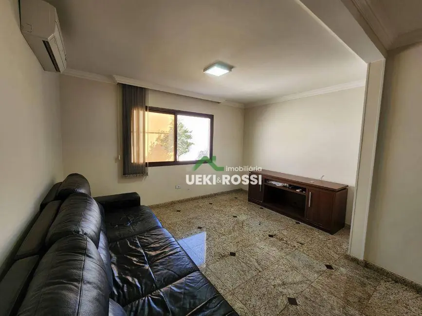 Casa com 3 quartos à venda, 510m2 em Tucano, Londrina - PR - imagem 6 Foto 6 de Casa com 3 quartos à venda, 510m2 em Tucano, Londrina - PR