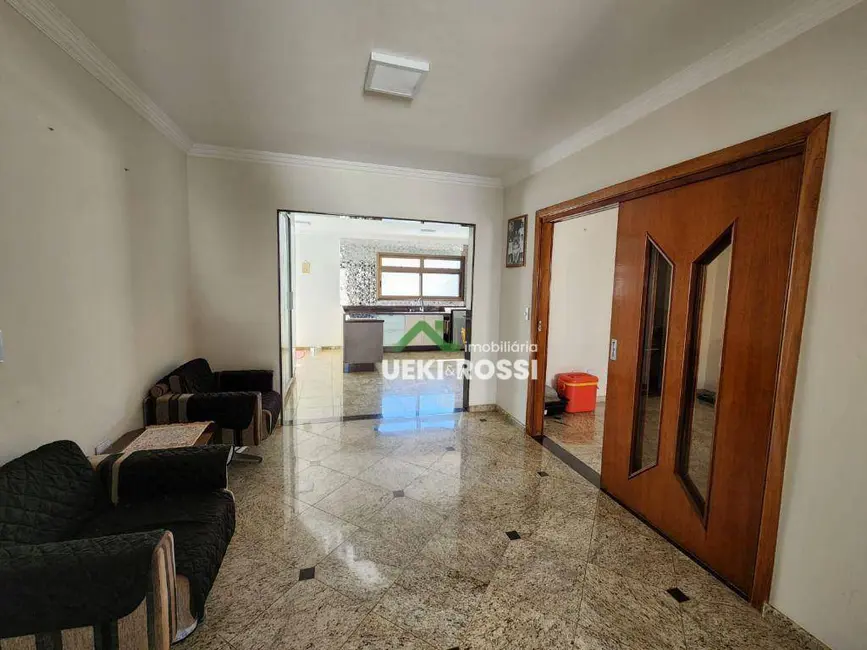 Casa com 3 quartos à venda, 510m2 em Tucano, Londrina - PR - imagem 2 Foto 2 de Casa com 3 quartos à venda, 510m2 em Tucano, Londrina - PR