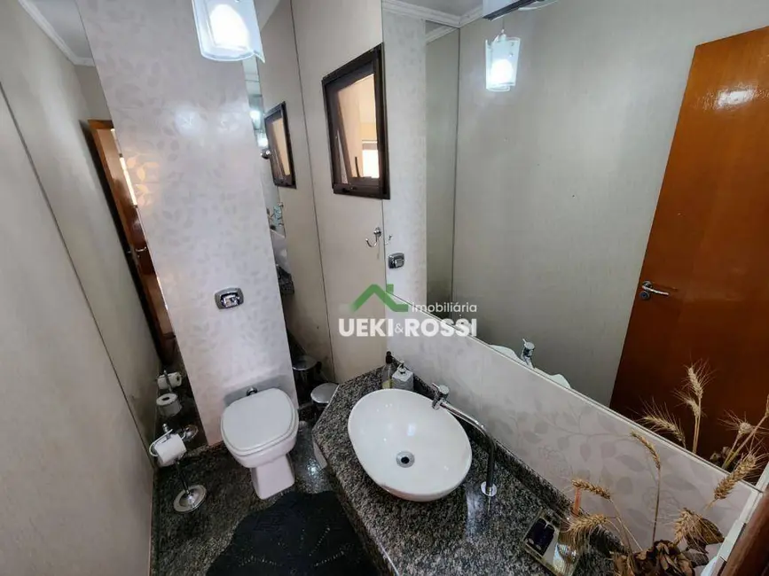 Casa com 3 quartos à venda, 510m2 em Tucano, Londrina - PR - imagem 3 Foto 3 de Casa com 3 quartos à venda, 510m2 em Tucano, Londrina - PR