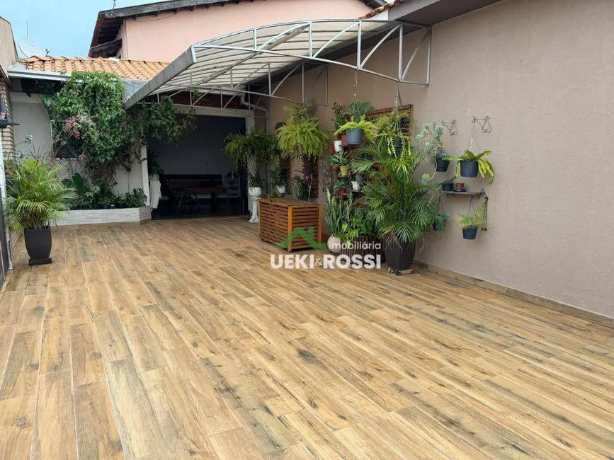 Casa com 3 quartos à venda, 542m2 em Londrina - PR - imagem 2 Foto 2 de Casa com 3 quartos à venda, 542m2 em Londrina - PR