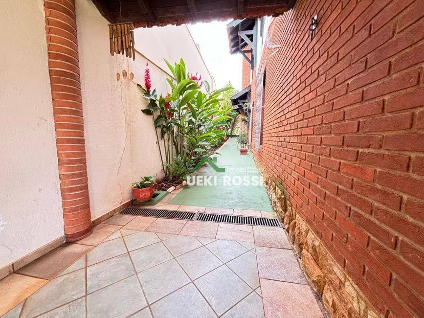 Casa com 6 quartos à venda, 1250m2 em Tucano, Londrina - PR - imagem 5 Foto 5 de Casa com 6 quartos à venda, 1250m2 em Tucano, Londrina - PR
