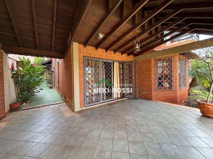 Casa com 6 quartos à venda, 1250m2 em Tucano, Londrina - PR - imagem 6 Foto 6 de Casa com 6 quartos à venda, 1250m2 em Tucano, Londrina - PR
