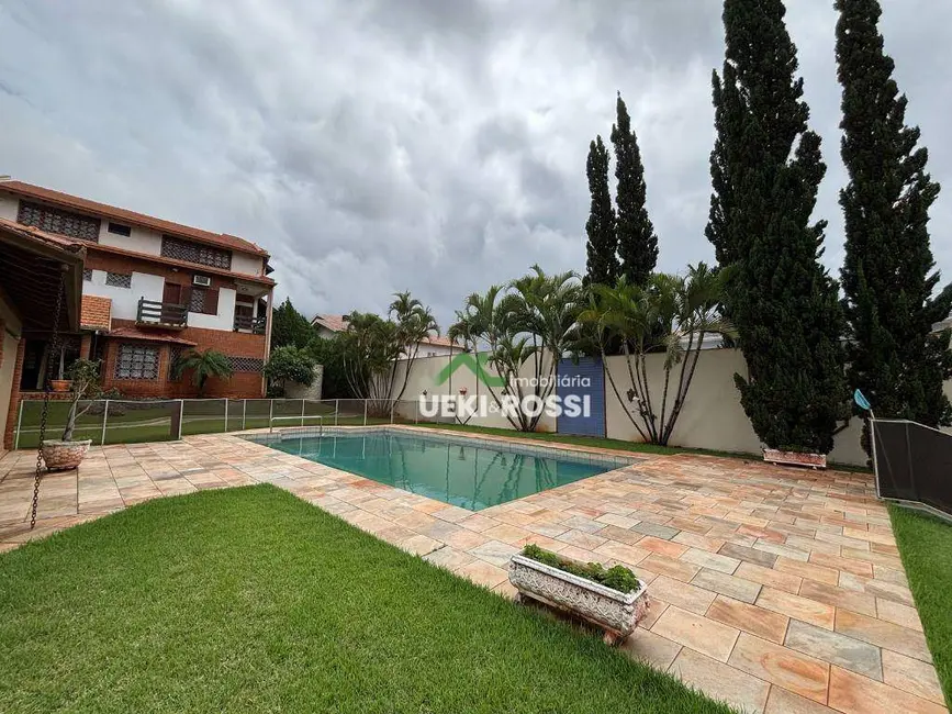 Casa com 6 quartos à venda, 1250m2 em Tucano, Londrina - PR - imagem 9 Foto 9 de Casa com 6 quartos à venda, 1250m2 em Tucano, Londrina - PR