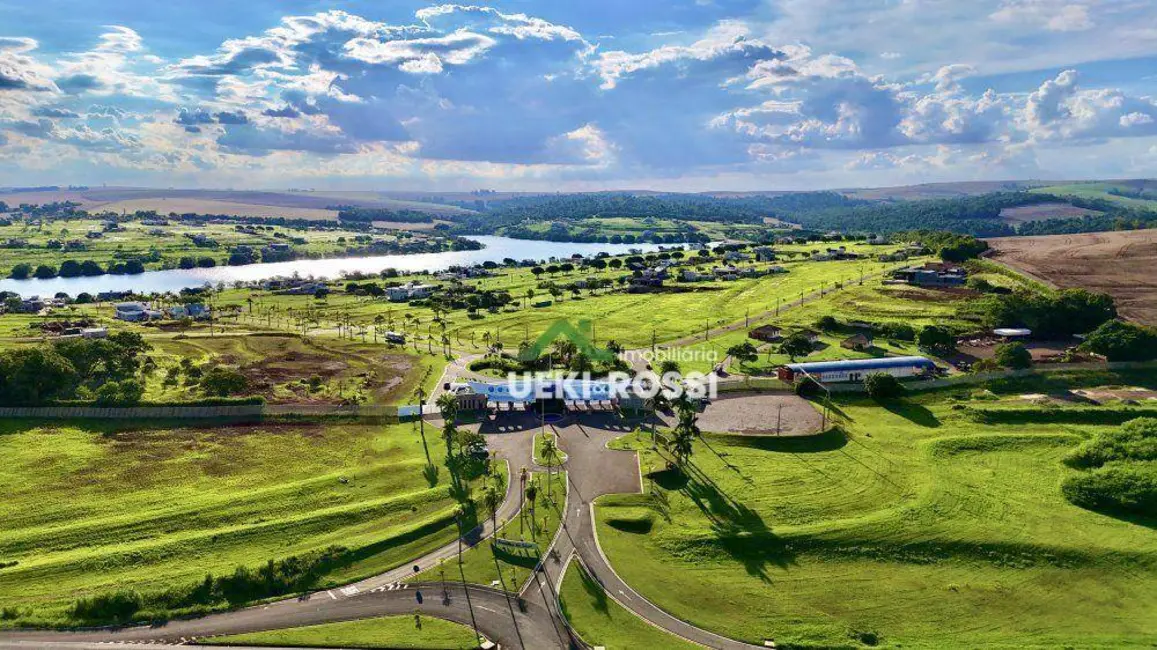 Foto 1 de Terreno / Lote à venda, 2090m2 em Sertanopolis - PR