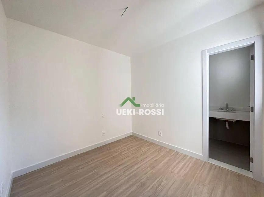 Apartamento com 3 quartos à venda, 271m2 em Londrina - PR - imagem 9 Foto 9 de Apartamento com 3 quartos à venda, 271m2 em Londrina - PR