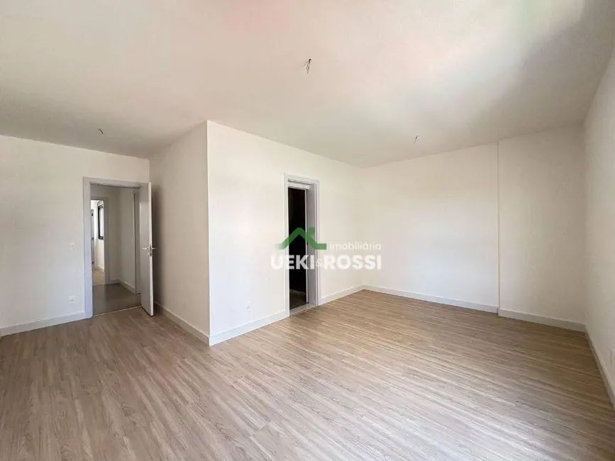 Apartamento com 3 quartos à venda, 271m2 em Londrina - PR - imagem 8 Foto 8 de Apartamento com 3 quartos à venda, 271m2 em Londrina - PR