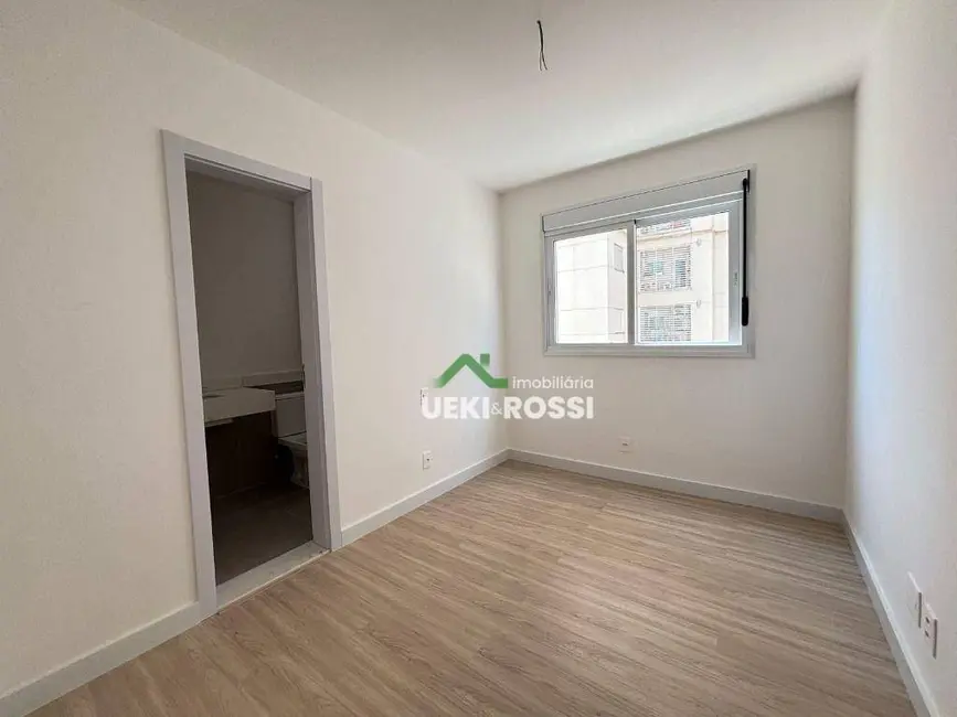 Apartamento com 3 quartos à venda, 271m2 em Londrina - PR - imagem 6 Foto 6 de Apartamento com 3 quartos à venda, 271m2 em Londrina - PR