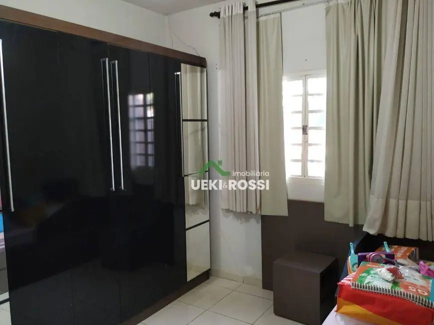 Casa com 3 quartos à venda, 250m2 em Jardim Pérola, Londrina - PR - imagem 8 Foto 8 de Casa com 3 quartos à venda, 250m2 em Jardim Pérola, Londrina - PR